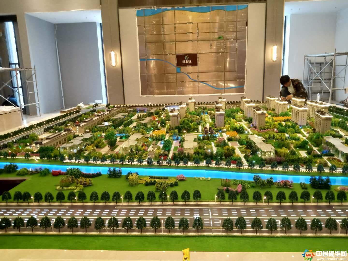 樓盤沙盤模型制作、別墅沙盤模型制作、城市規(guī)劃沙盤制作、建筑模型設(shè)計(jì)制作、工業(yè)模型設(shè)計(jì)制作、數(shù)字多媒體沙盤制作