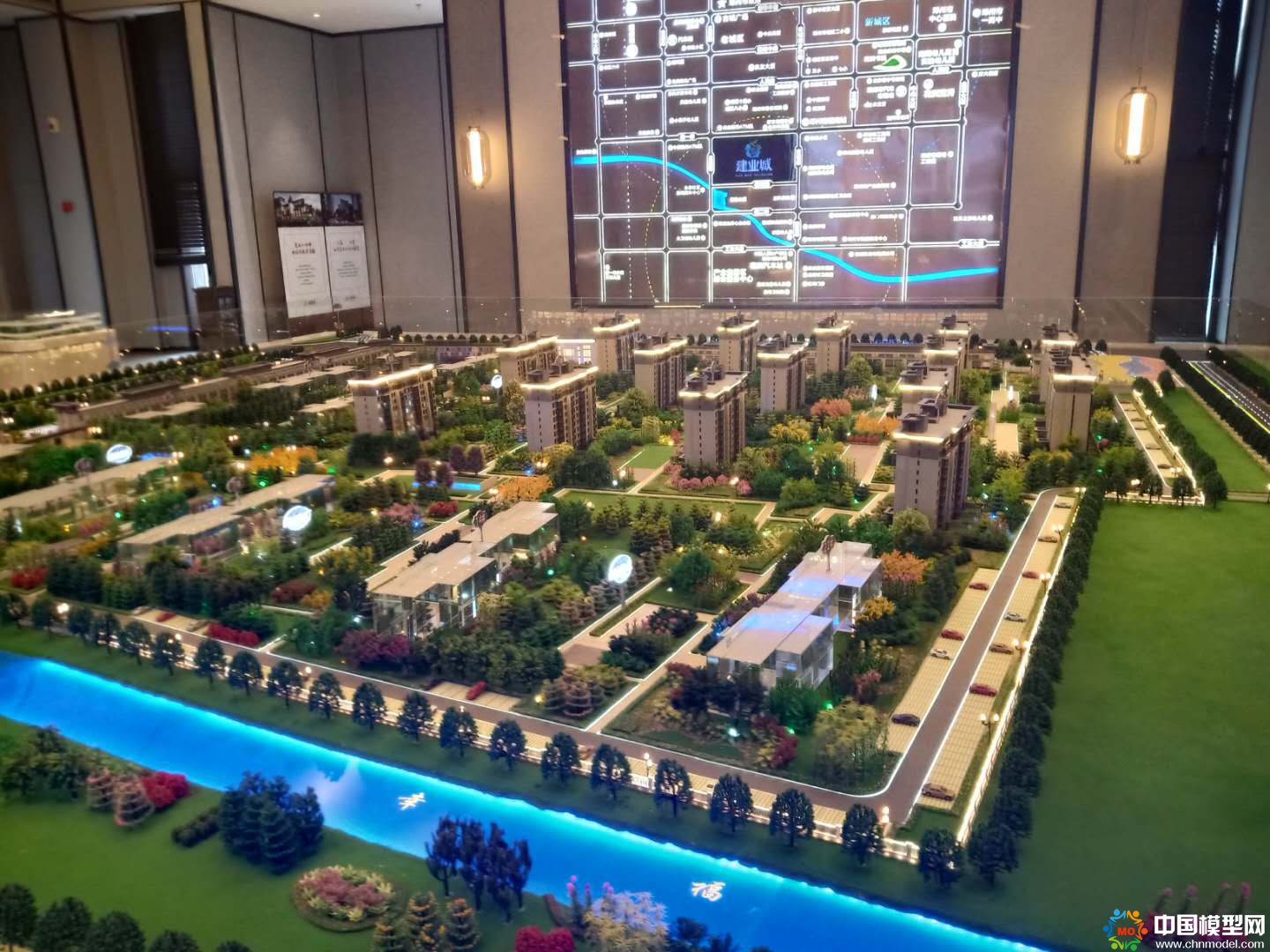 樓盤沙盤模型制作、別墅沙盤模型制作、城市規(guī)劃沙盤制作、建筑模型設(shè)計(jì)制作、工業(yè)模型設(shè)計(jì)制作、數(shù)字多媒體沙盤制作