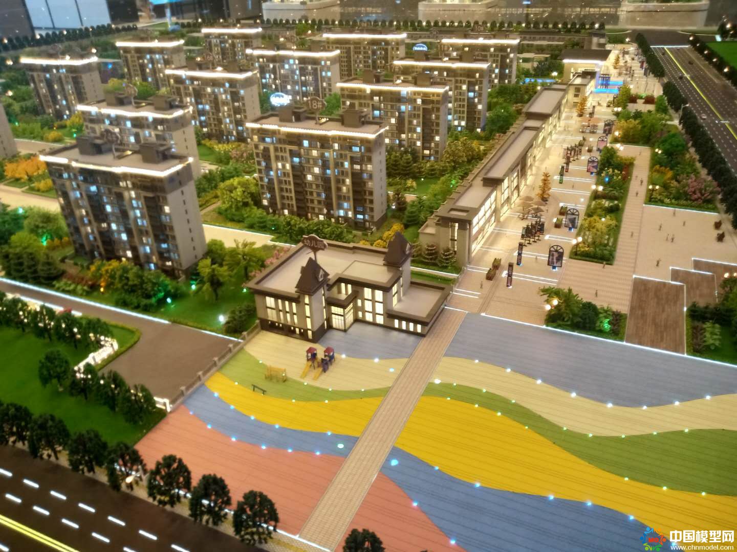 樓盤沙盤模型制作、別墅沙盤模型制作、城市規(guī)劃沙盤制作、建筑模型設(shè)計(jì)制作、工業(yè)模型設(shè)計(jì)制作、數(shù)字多媒體沙盤制作